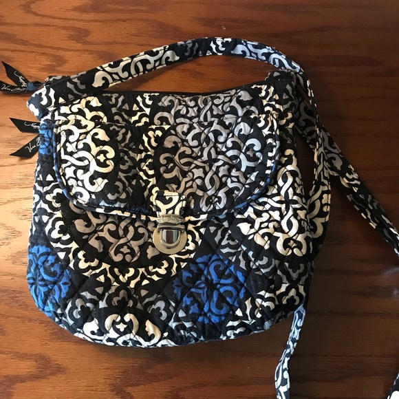 Vera Bradley Handbags - Vera Bradley cross body bag